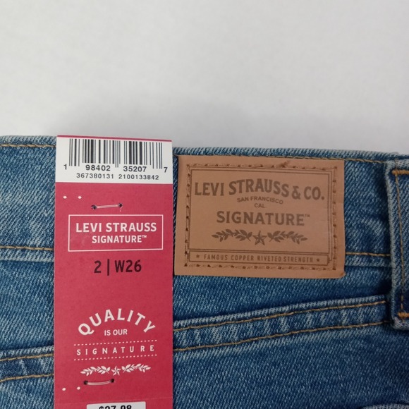 Levi Strauss Women's Mid Rise Boyfriend Jeans Sz 2 26x26 Blue Dark Wash Stretch - Picture 2 of 11